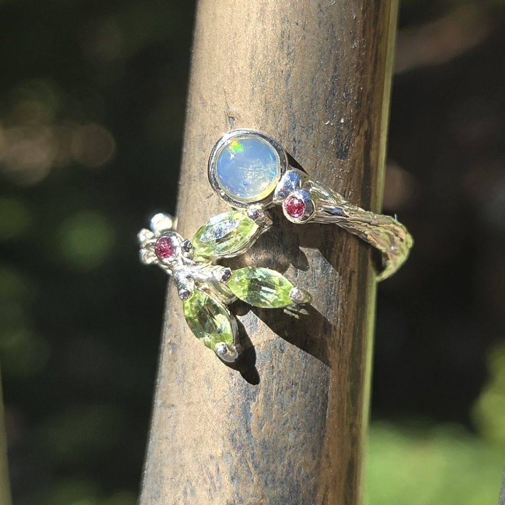 HOST PICK! 🎉🎊 Opal Peridot & Rhodalite Sterling & White Gold Ring Sz5 - Picture 5 of 7